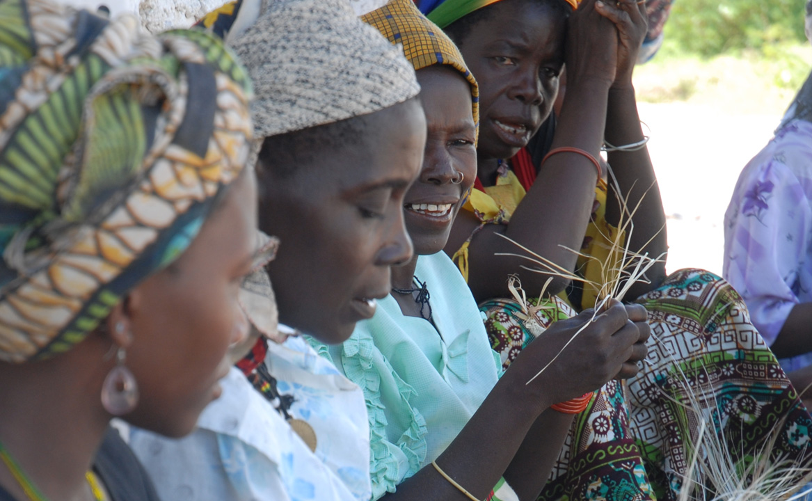 Local women from Vamizi Island demonstrate traditional weaving techniques.
